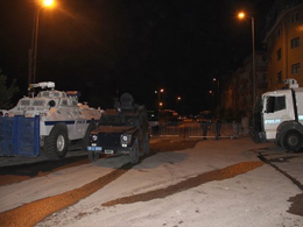 Yolu Trafiğe Kapattılar Polis Müdahale Etti