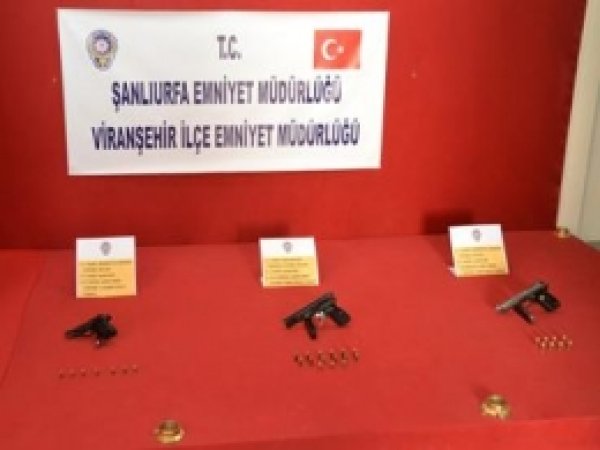 Viranşehir'de Ruhsatsız Tabanca Ele Geçirildi