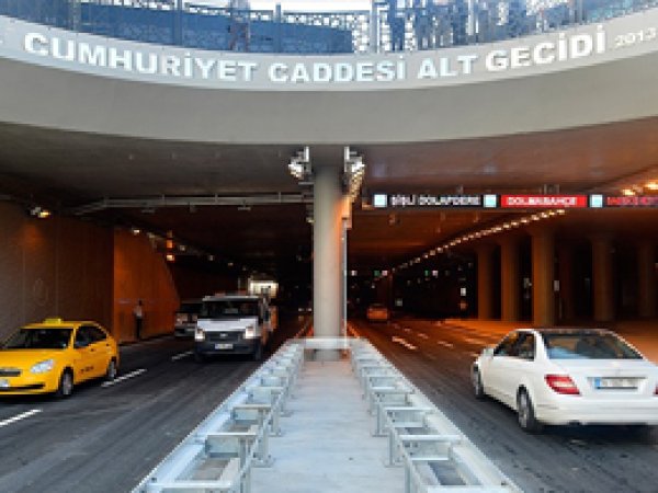 Taksim'de Trafik Yerin Altında