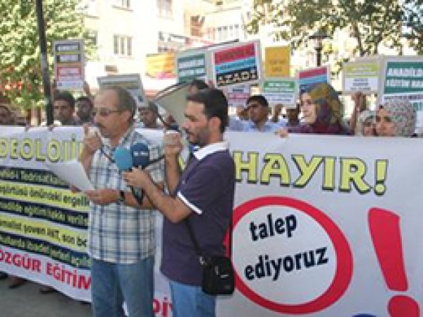 'İdeolojik Eğitime Hayır'
