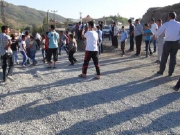Belde Halkından Yol İsyanı!