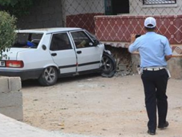 Mersin'de Araç Çocuklara Çarptı: 4 Yaralı