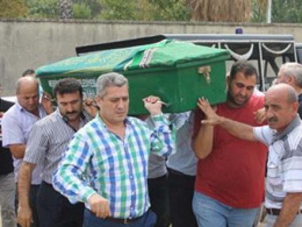 Işkence Sonucu Ölen Kız Toprağa Verildi
