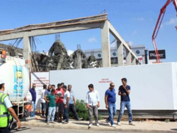 Mersin'de İnşaat  Çöktü: 7 Yaralı