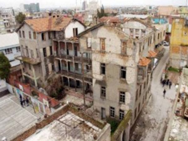 Tarihi Lise Tehlike Saçıyor