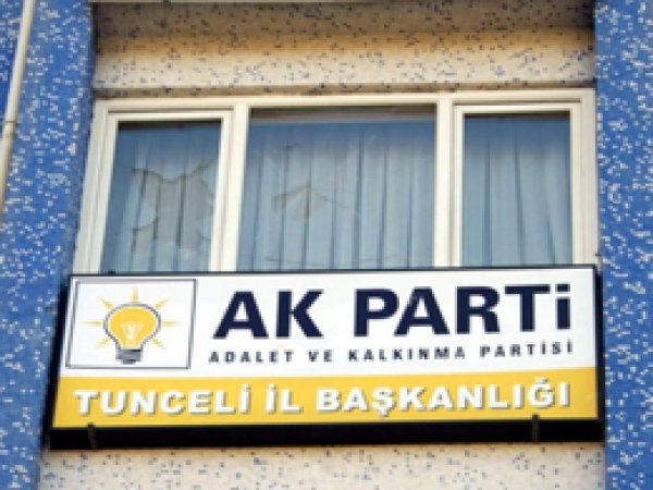 Dersim'de AK Parti İl Başkanlığı Taşlandı