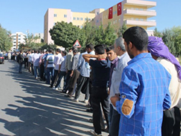 Şanlıurfa'da İşbulma Umudu Kuyruğu