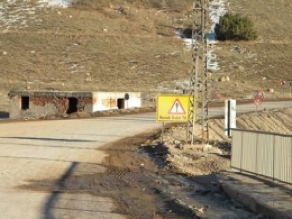 Sürücüler Bozuk Yola Tepki Gösterdi  