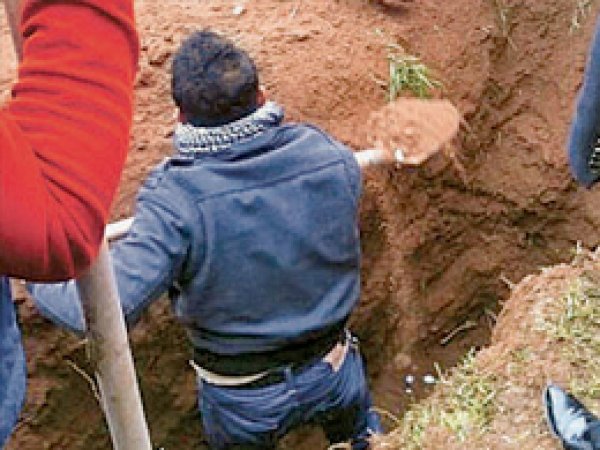 Kazıdan Battaniyeye Sarılmış İnsan Kemikleri Çıktı