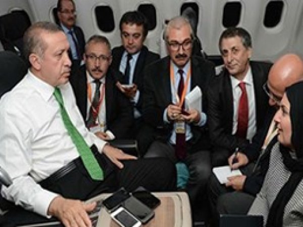 12 Gazeteye Akreditasyon Verilmedi