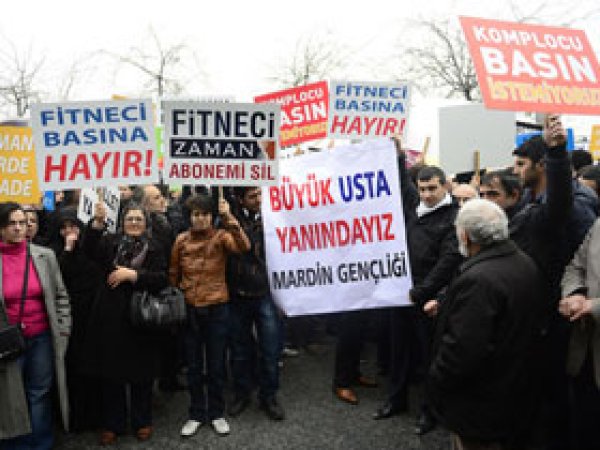 Zaman Gazetesi Önünde Protesto 