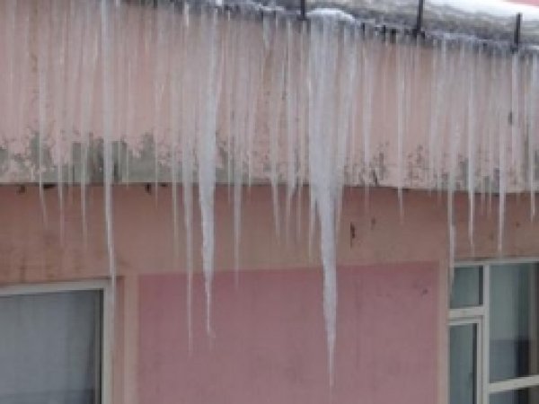 Okulda Başına Sarkıt Düşen Öğrenci Hayatını Kaybetti 