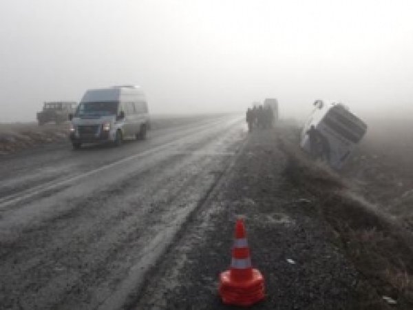 Yoldan Çıkan Midibüs Yan Yattı: 3 Yaralı 