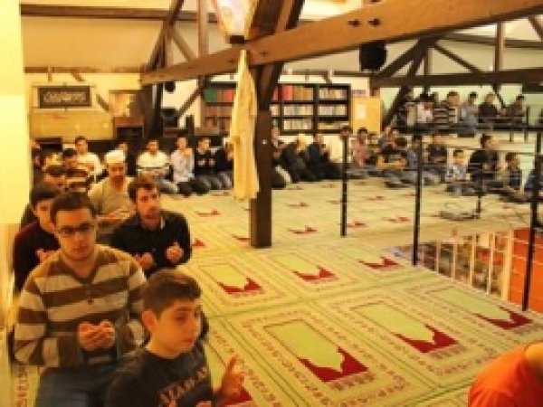 Mekke'nin Fethi Paris'te Kutlandı 