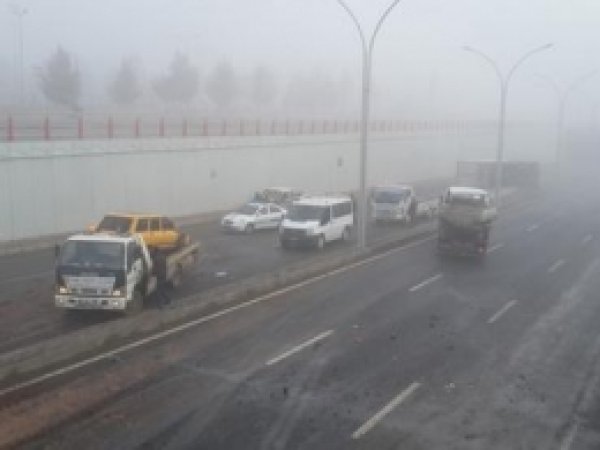 Diyarbakır'da Zincirleme Trafik Kazası:10 Yaralı 