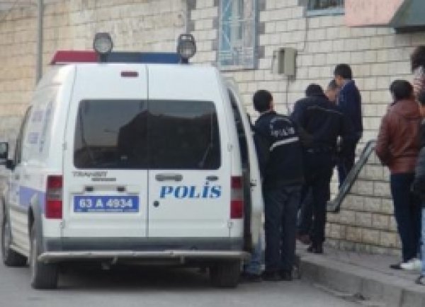 Genç Kız Kör Kurşunla Yaralandı 
