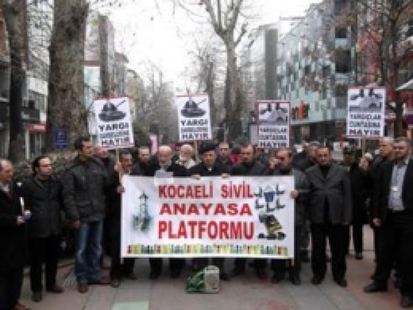 Kocaali'de 'Yargı Darbelerine Geçit Yok' Eylemi 