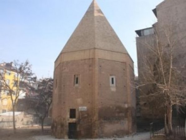 Seyfettin Karasungur Türbesine Çevre Düzenlemesi 