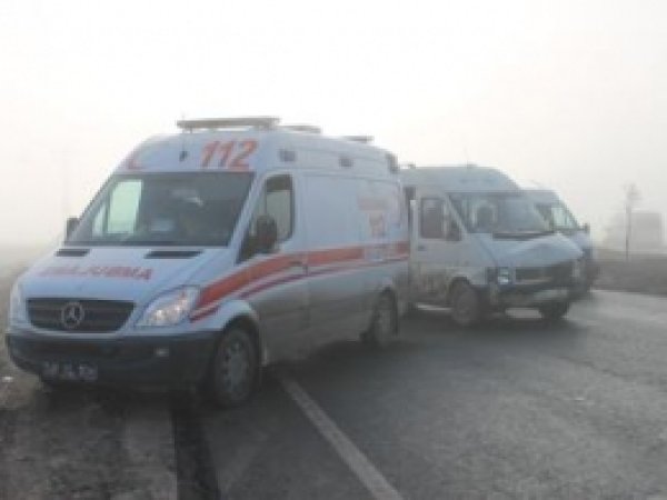  Ambulans Otomobille Çarpıştı : 4 Yaralı  