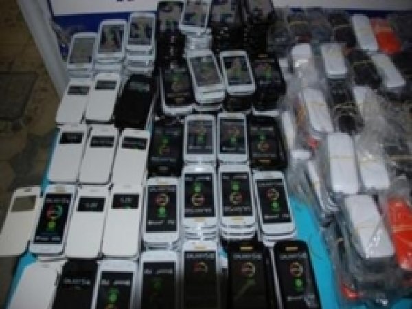 509  Adet  Gümrük Kaçağı  Cep Telefonu  Yakalandı 