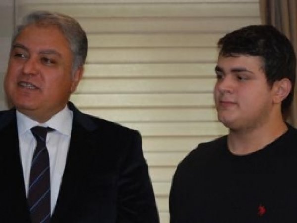 Üniversite Öğrencisinden Örnek Davranış 