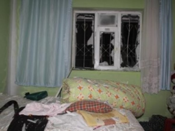 Ağrı'da Bir Eve Ses Bombası Atıldı 