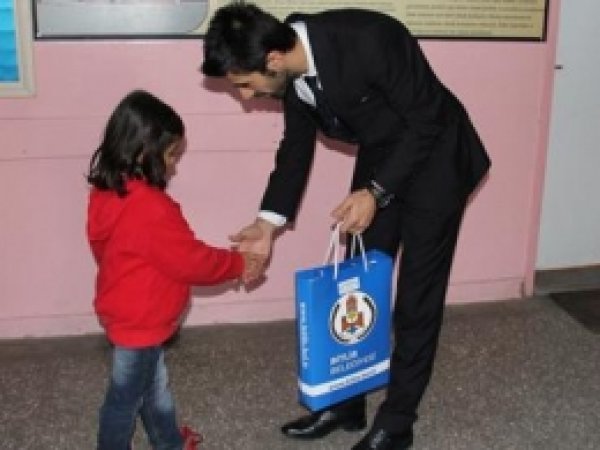 Mağdur Çocuklara Kıyafet Yardımı 