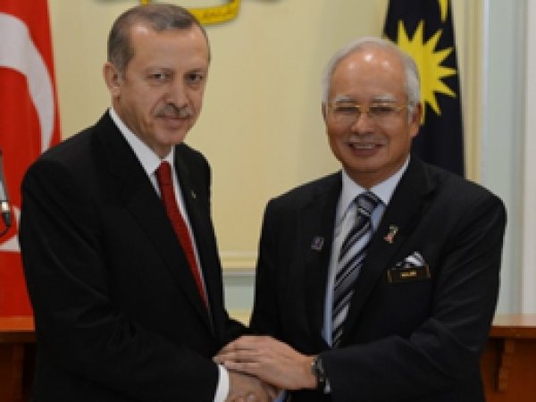 Başbakan, Malezya'da Ortak Basın Açıklaması Düzenledi