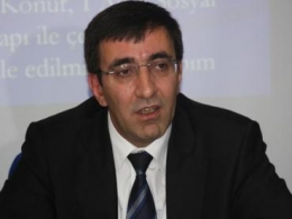 Bakan Yılmaz, Gazeteciler Günü'nü Kutladı 