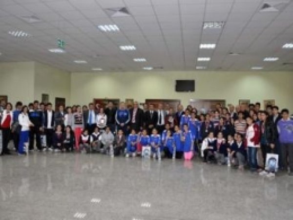  Kurtuluş Koşusunda Dereceye Girenlere Ödül Verildi 