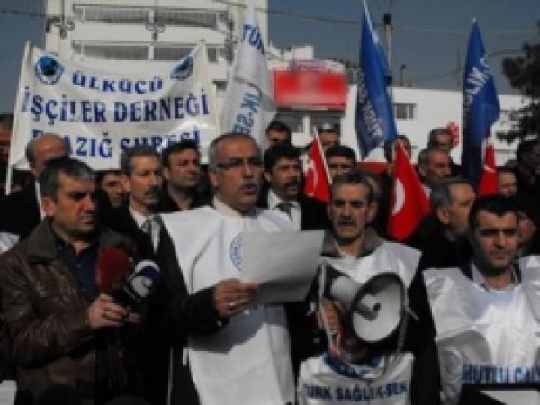 Memurlardan Zam Protestosu   
