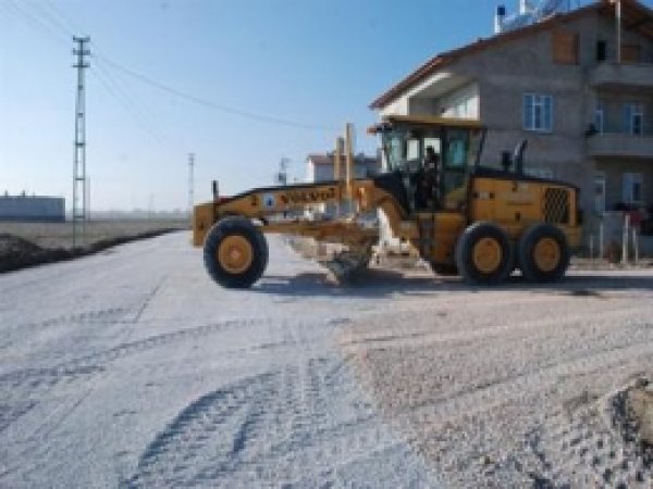 Karatay'da Kumlama ve Yol Bakım Çalışmaları  