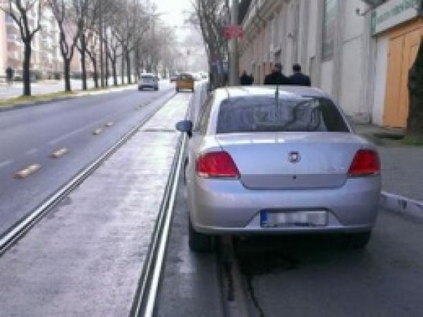 'Tramvay Hattına Araç Bırakmayın'