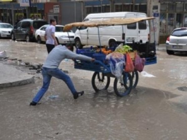 İzmir İçin Sağanak Yağış Uyarısı 