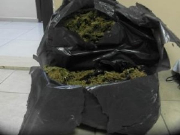 Tarsus'ta 10 Kilogram  Esrar Yakalandı
