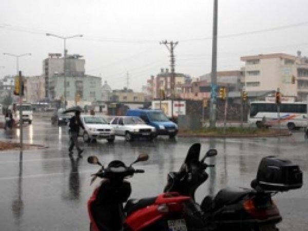Mersin'de Yağmur Sevindirdi 