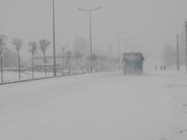 Kar Yağışı Nedeniyle Bingöl'de 272 Köy Yolu Ulaşıma Kapandı 