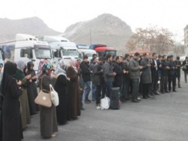 İHH'dan Suriyeli Mültecilere 6 TIR Un Yardımı 