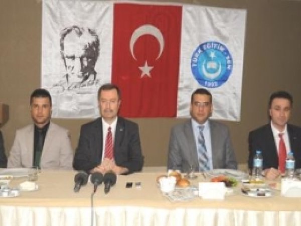 'MEB Sınav Yapmayı Beceremiyor'