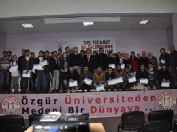 100 Öğrenciye Sertifikaları Verildi 