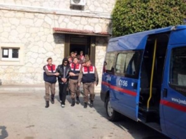 Mersin'de Kablo Hırsızları Tutuklandı 