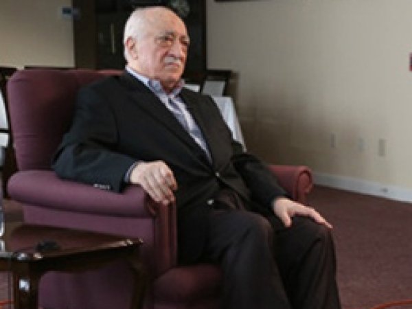 Selvi: Gülen Sıkışınca Said-i Nursi'ye Sığındı