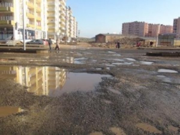 Ergani'de Yollar Köstebek Yuvasına Döndü 