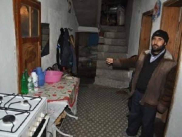 Kaya Ailesi, Yıkık Evlerinin Yapılması için Yardım Bekliyor