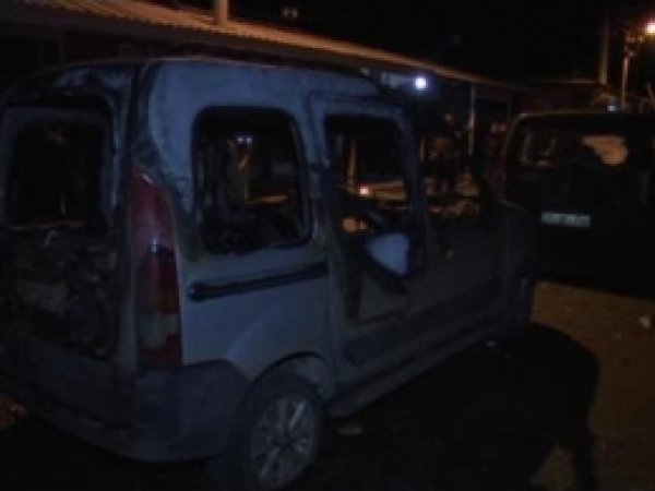 Lice'de Polisin Bırakmadığı Araçlar PKK/BDP'lilerce Yakıldı 
