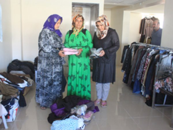 Suriyelilere için Giyim Mağazası Açıldı 