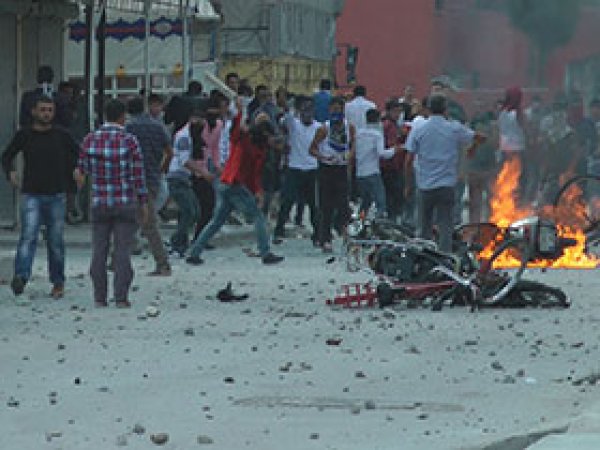 PKK'liler Tarsus'ta Mustazaflara Saldırdı
