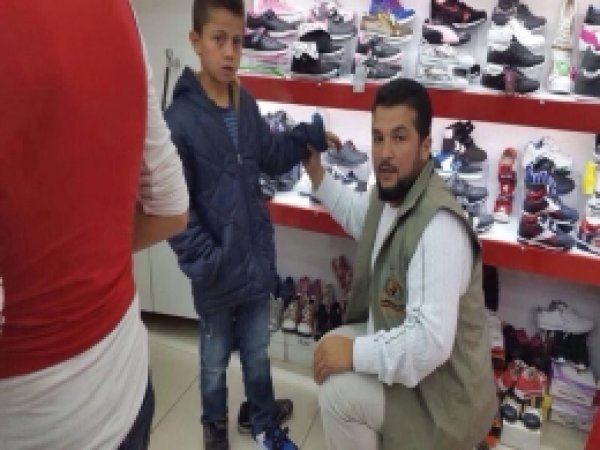 Avrupa Yetim Der Afyon'lu Yetimleri Giydirdi 