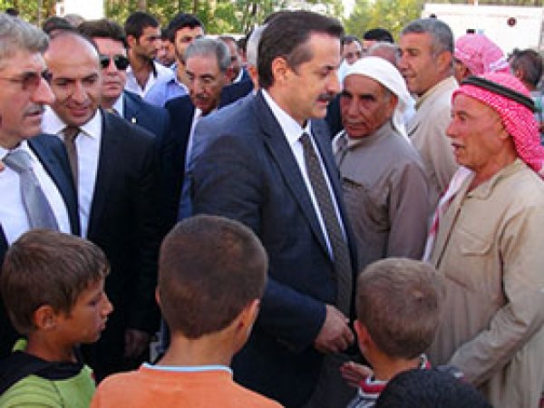 Çelik, Kobanili Sığınmacılarla Bayramlaştı 