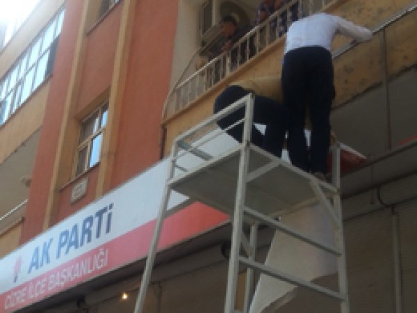 AK Parti Cizre'de Tabelasını İndirdi 